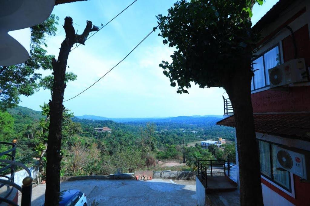 Wanders In Travel Company Hotell Madikeri Eksteriør bilde
