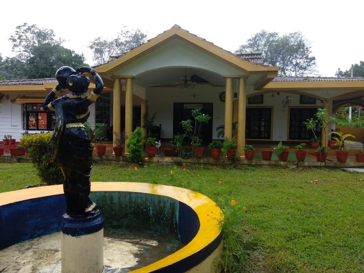 Wanders In Travel Company Hotell Madikeri Eksteriør bilde